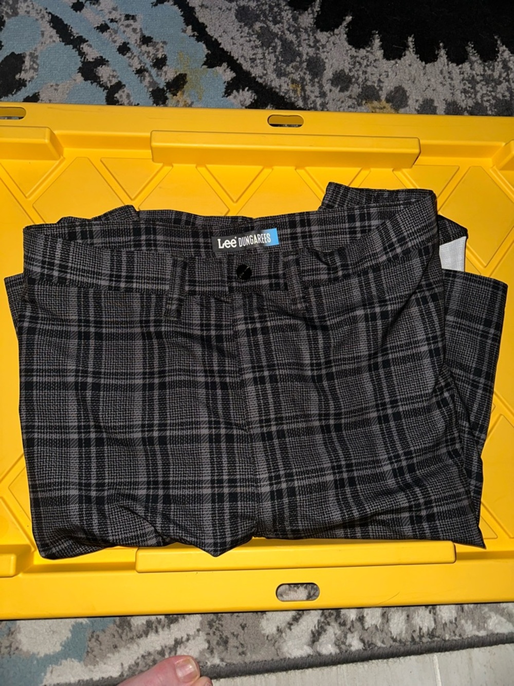 Like New Big & Tall Lee Dungarees Gray and Black Plaid Mens Cargo Shorts 54
